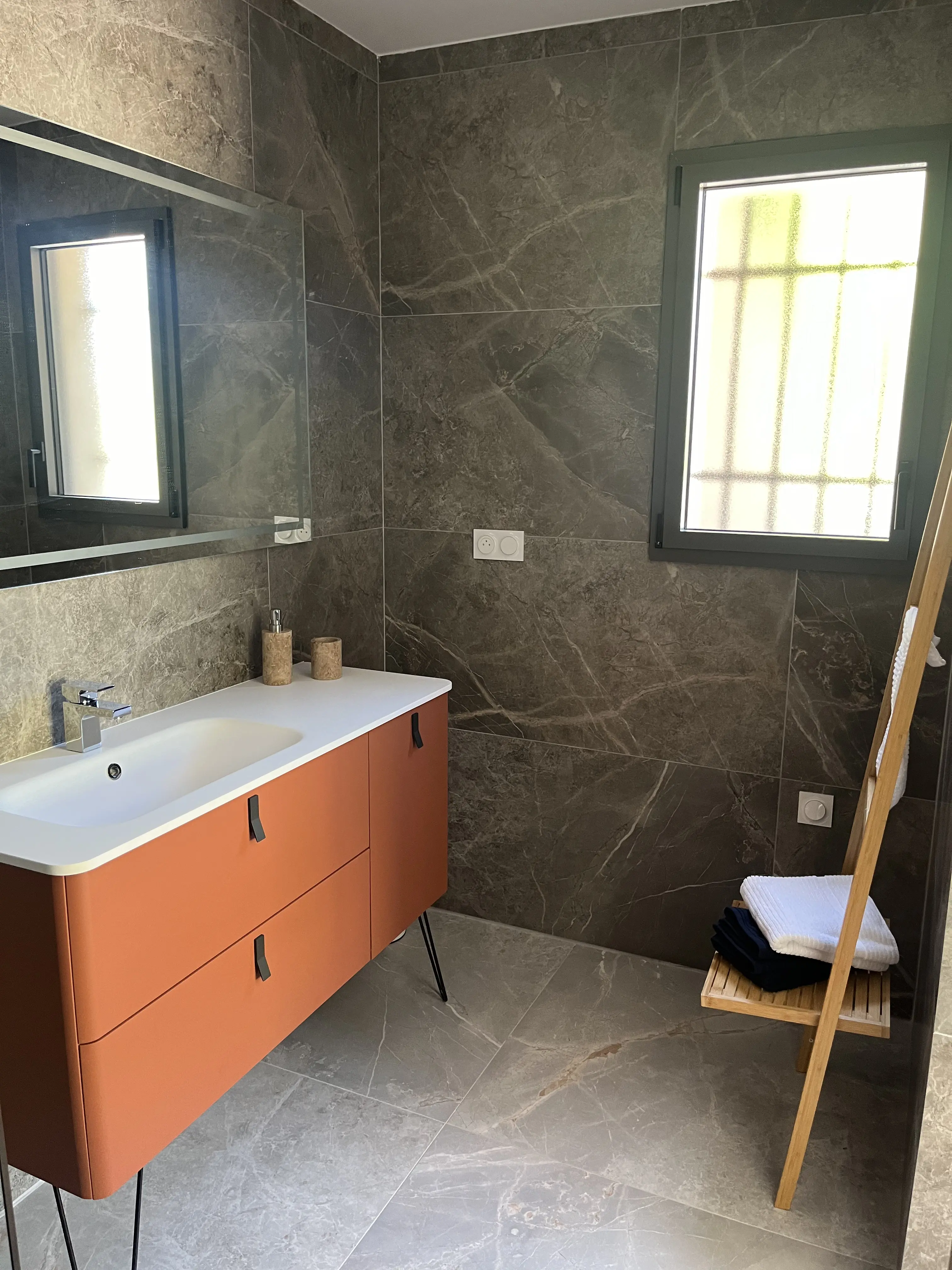 Salle de bain coté lavabo