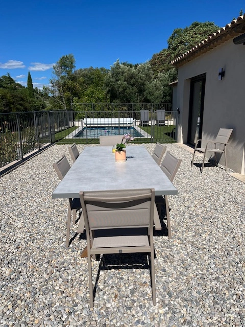 Table de la terrasse
